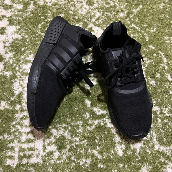 all black nmds mens